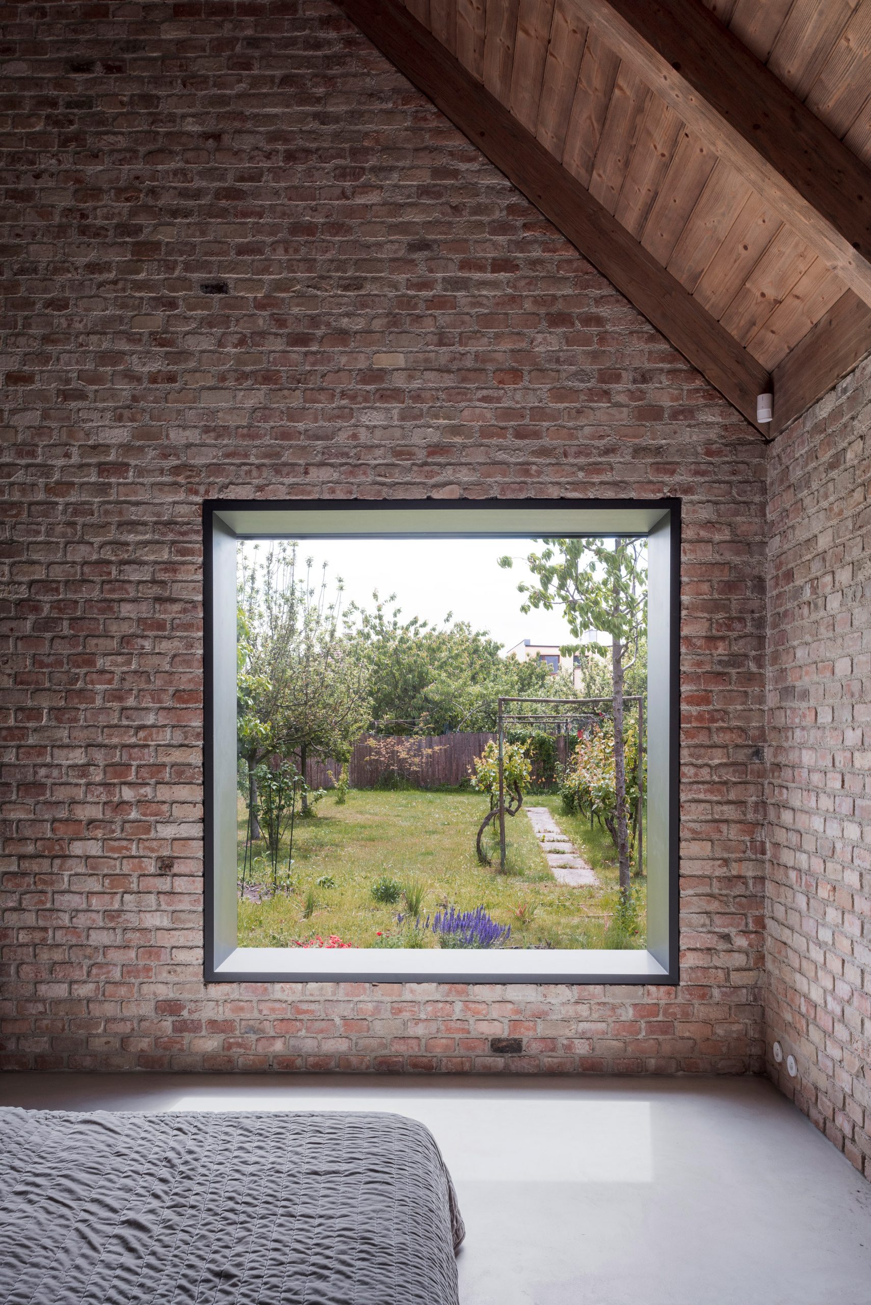 House-v-slovakia-architecture-interiors-martin-skocek_dezeen_2364_col_18-scaled-1