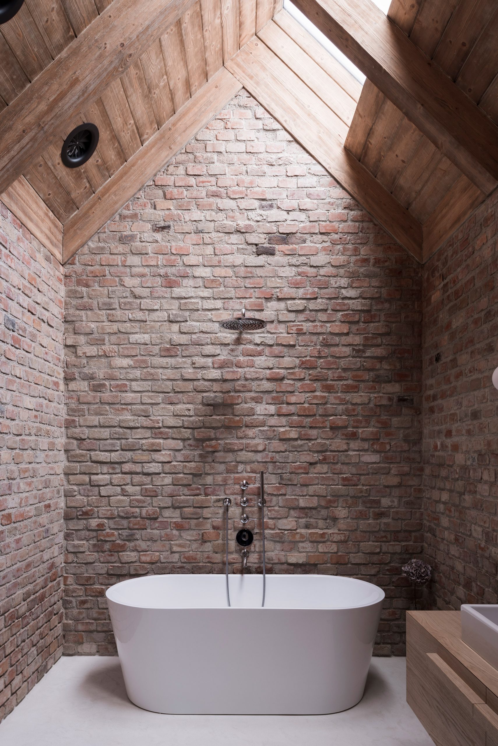 House-v-slovakia-architecture-interiors-martin-skocek_dezeen_2364_col_21-scaled-1