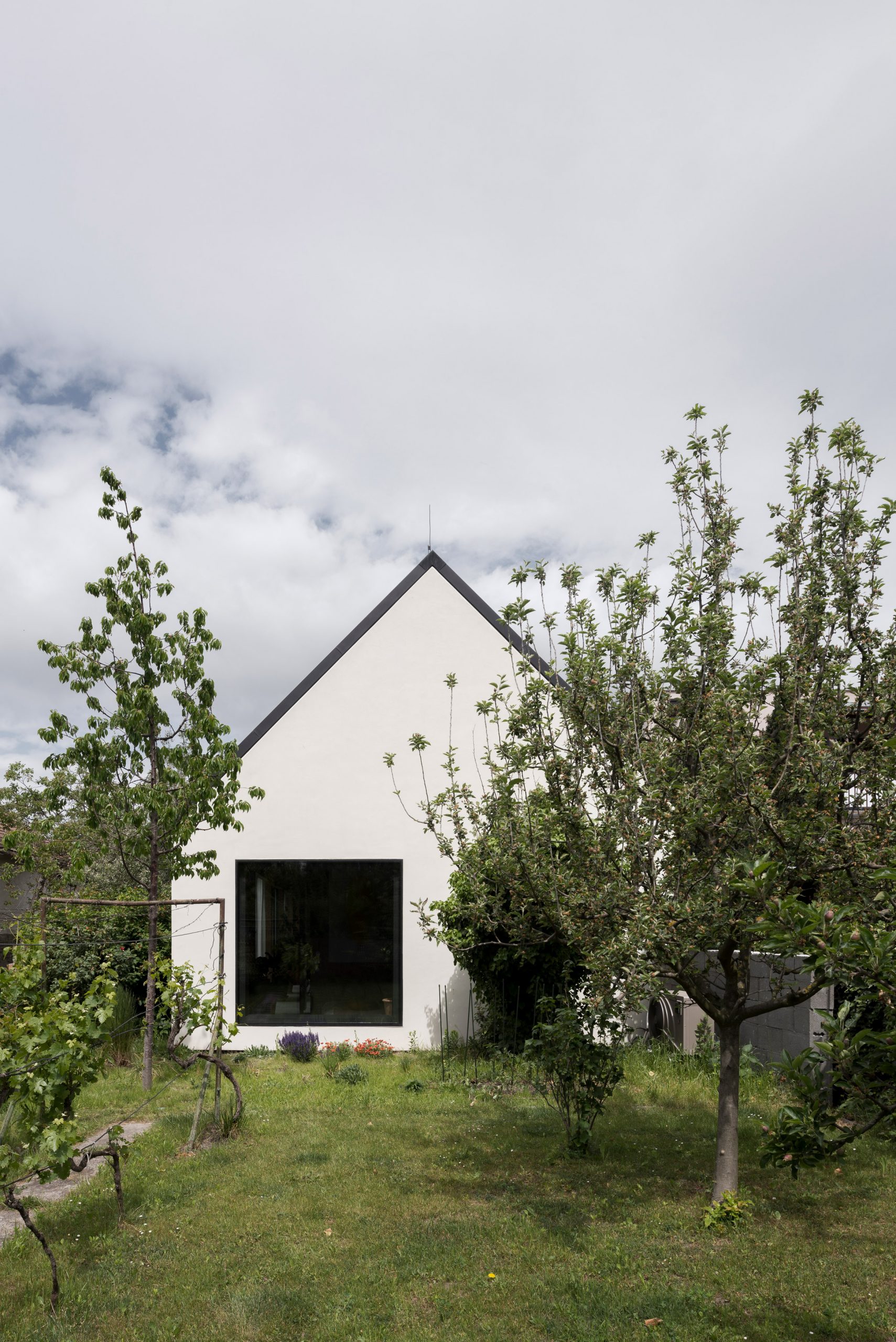 House-v-slovakia-architecture-interiors-martin-skocek_dezeen_2364_col_6-scaled-1