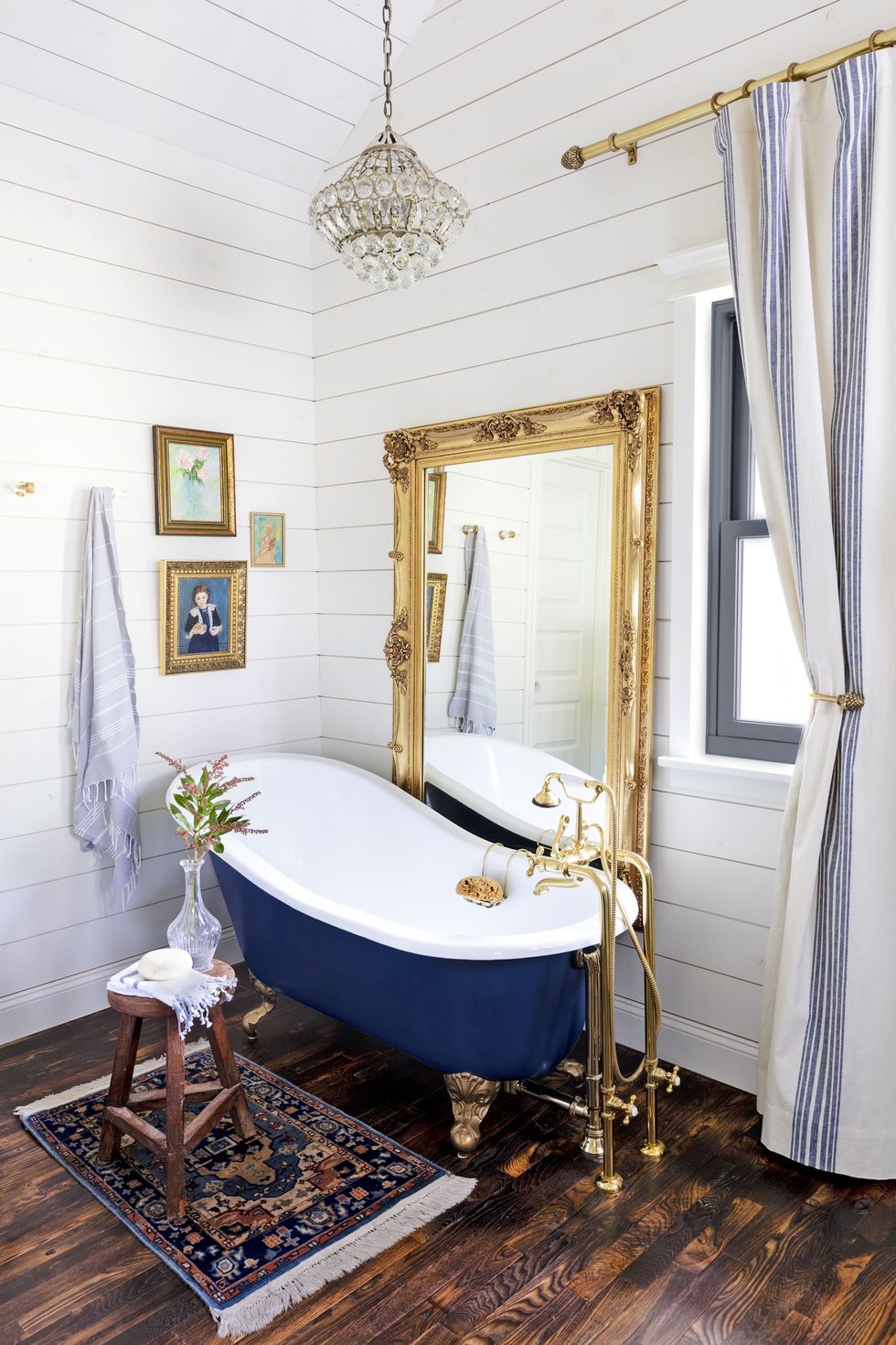Navy-blue-slipper-claw-foot-tub-1557433517