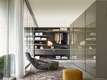 Walk-in-closet