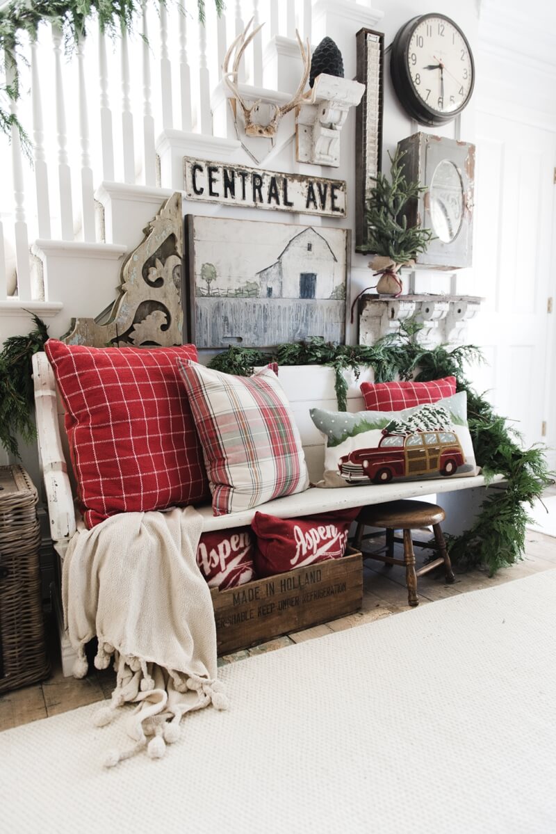 1-35-rustic-farmhouse-christmas-decor-ideas-homebnc-1