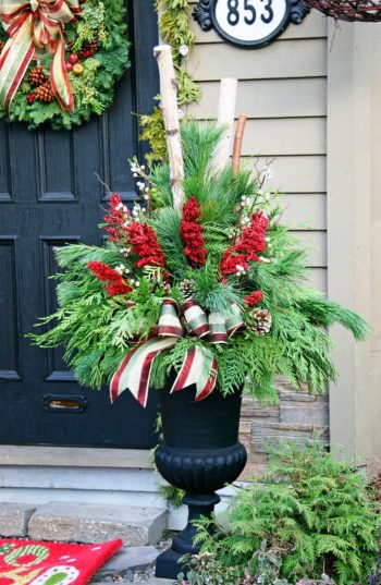 Diy-winter-outdoor-planters-christmas-decorations-porch-pots-ideas-patio-decor-lighted-colorful-urn-farmhouse-garden-apieceofrainbow-10-667x1024-1