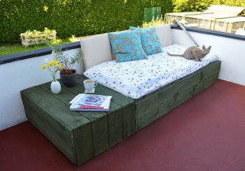 Pallet-patio-day-bed