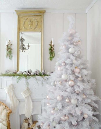 White-christmas-tree-decorating-ideas-11-1-kindesign