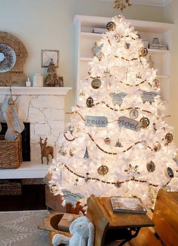 White-christmas-tree-decorating-ideas-24-1-kindesign