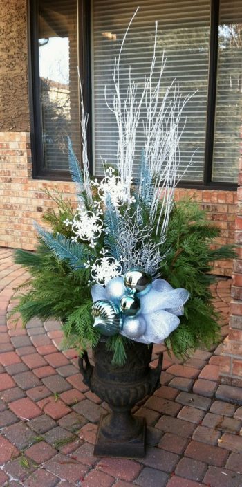 Christmas-decor-your-space-by-design-img_71911e1202787127_8-5002-1-7894d6b
