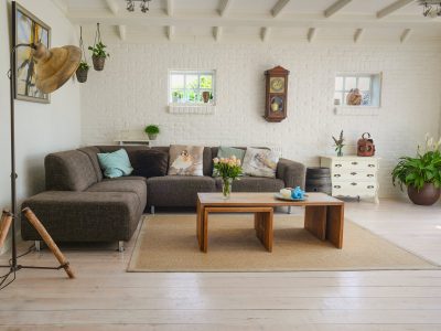 Living-room-couch-interior-room-584399