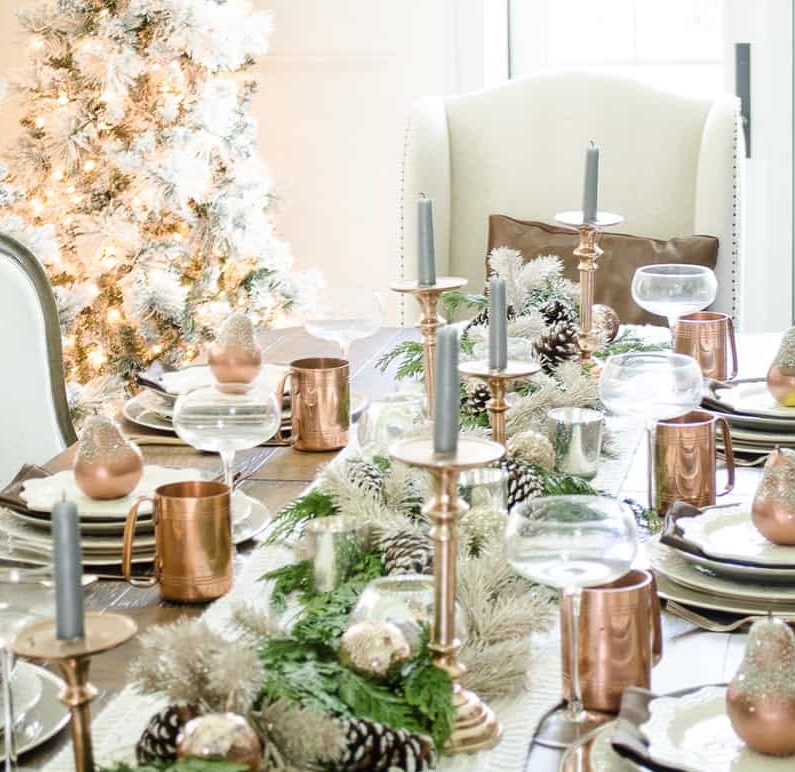 1-christmas-table-setting-with-garland-and-copper-accents-4