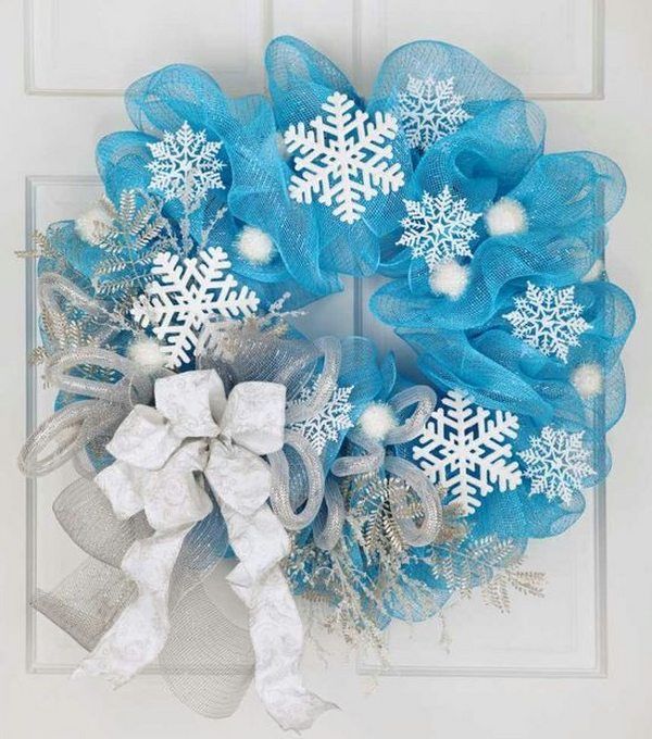 1-diy-christmas-wreath-ideas-deco-mesh-wreath-blue-mesh-white-snowflakes