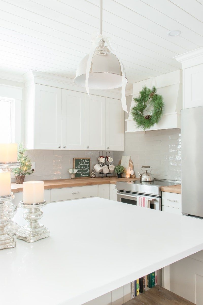 2-evergreen-wreath-hanging-on-the-range-hood-via-makingitinthemountains