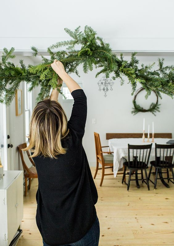 23-a-simple-evergreen-garland-attached-over-the-entry-to-the-dining-space