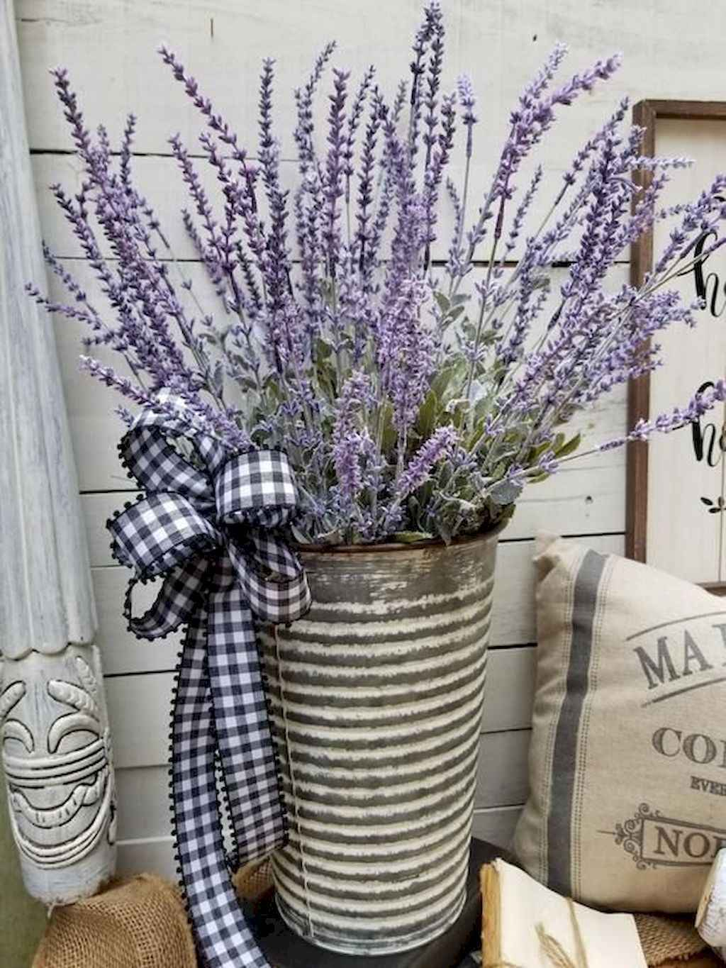 59-catchy-farmhouse-spring-decor-ideas