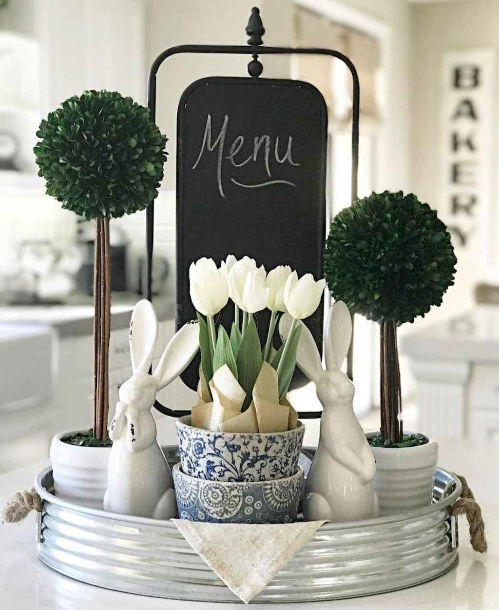 68-catchy-farmhouse-spring-decor-ideas