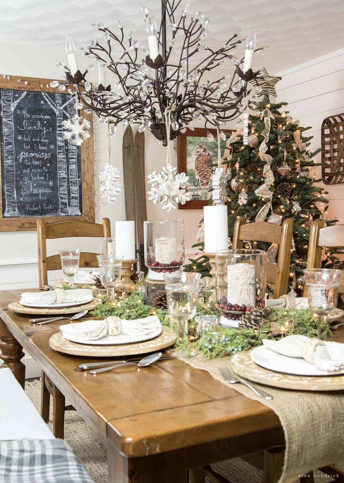 Cozy-christmas-decorated-homes-28-1-kindesign