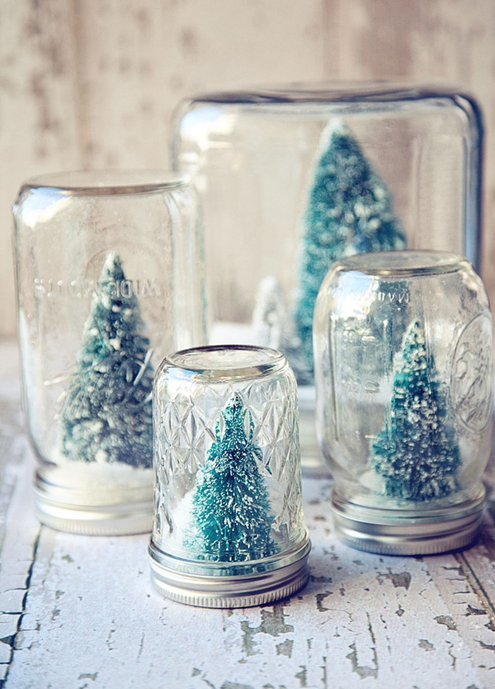 Creative-diy-snow-globe-mason-jars-ideas-12