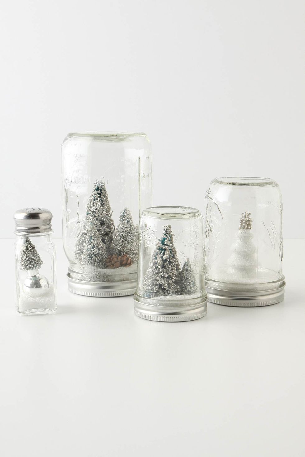 Creative-diy-snow-globe-mason-jars-ideas-15