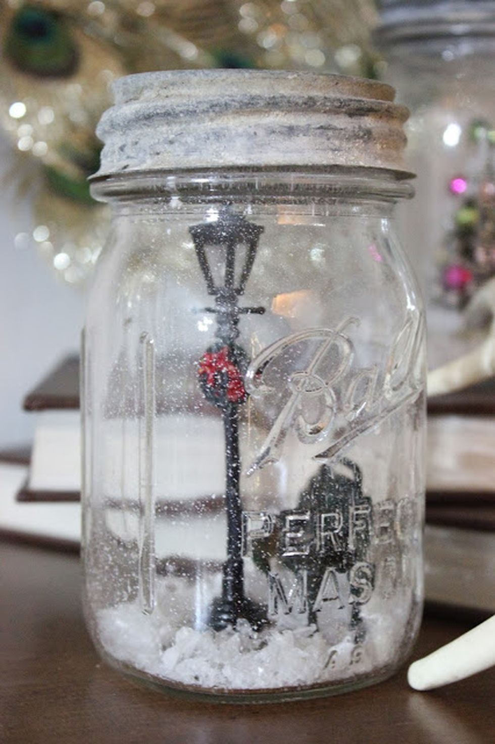 Creative-diy-snow-globe-mason-jars-ideas-17