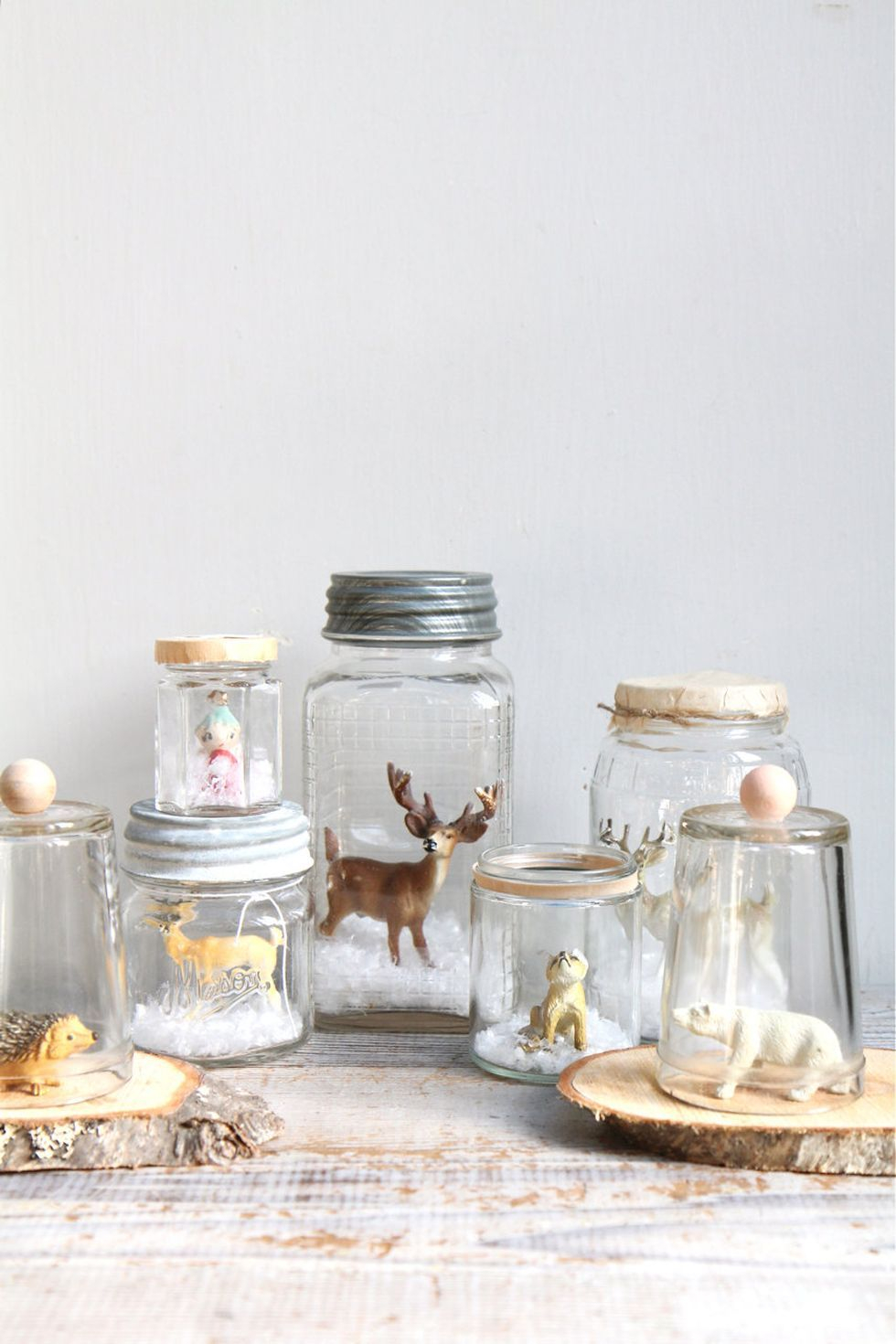 Creative-diy-snow-globe-mason-jars-ideas-21
