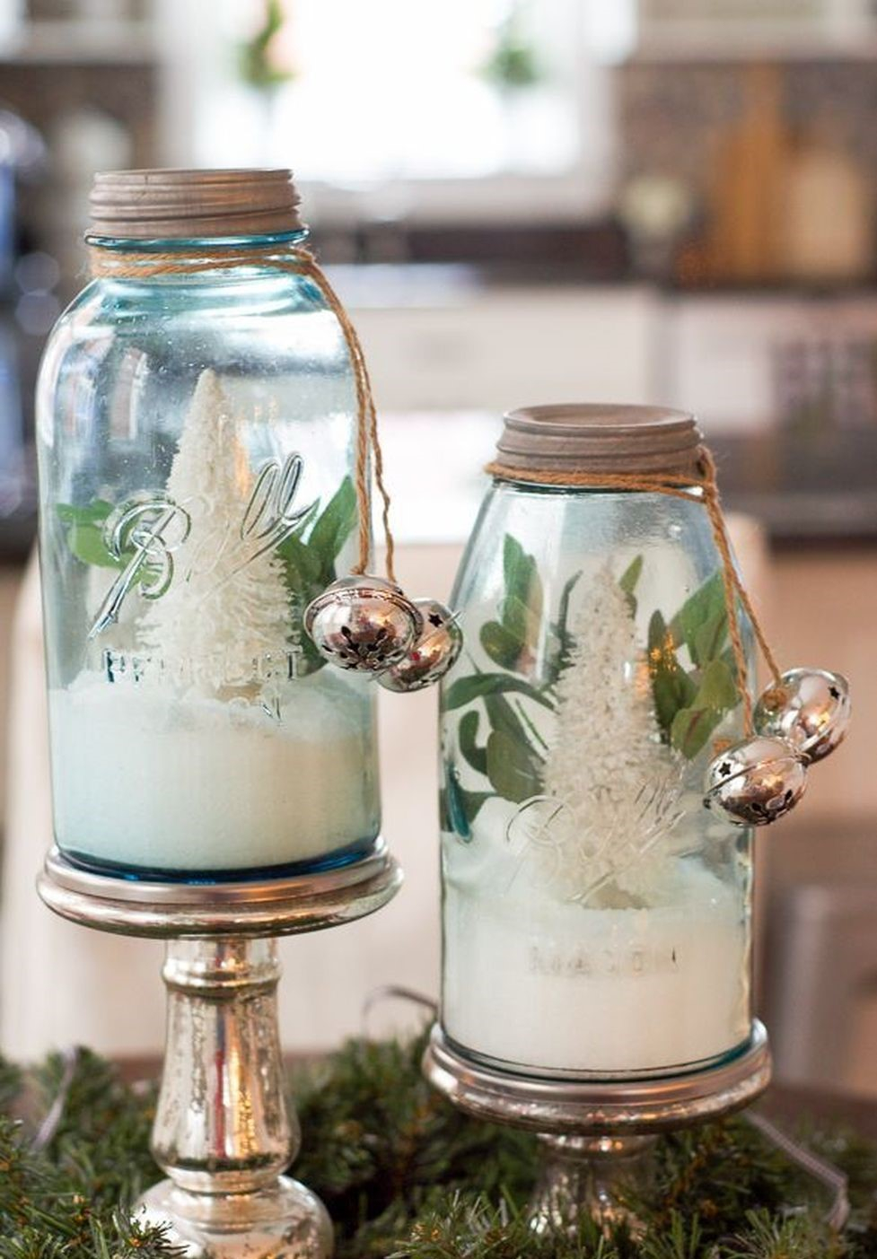 Creative-diy-snow-globe-mason-jars-ideas-22