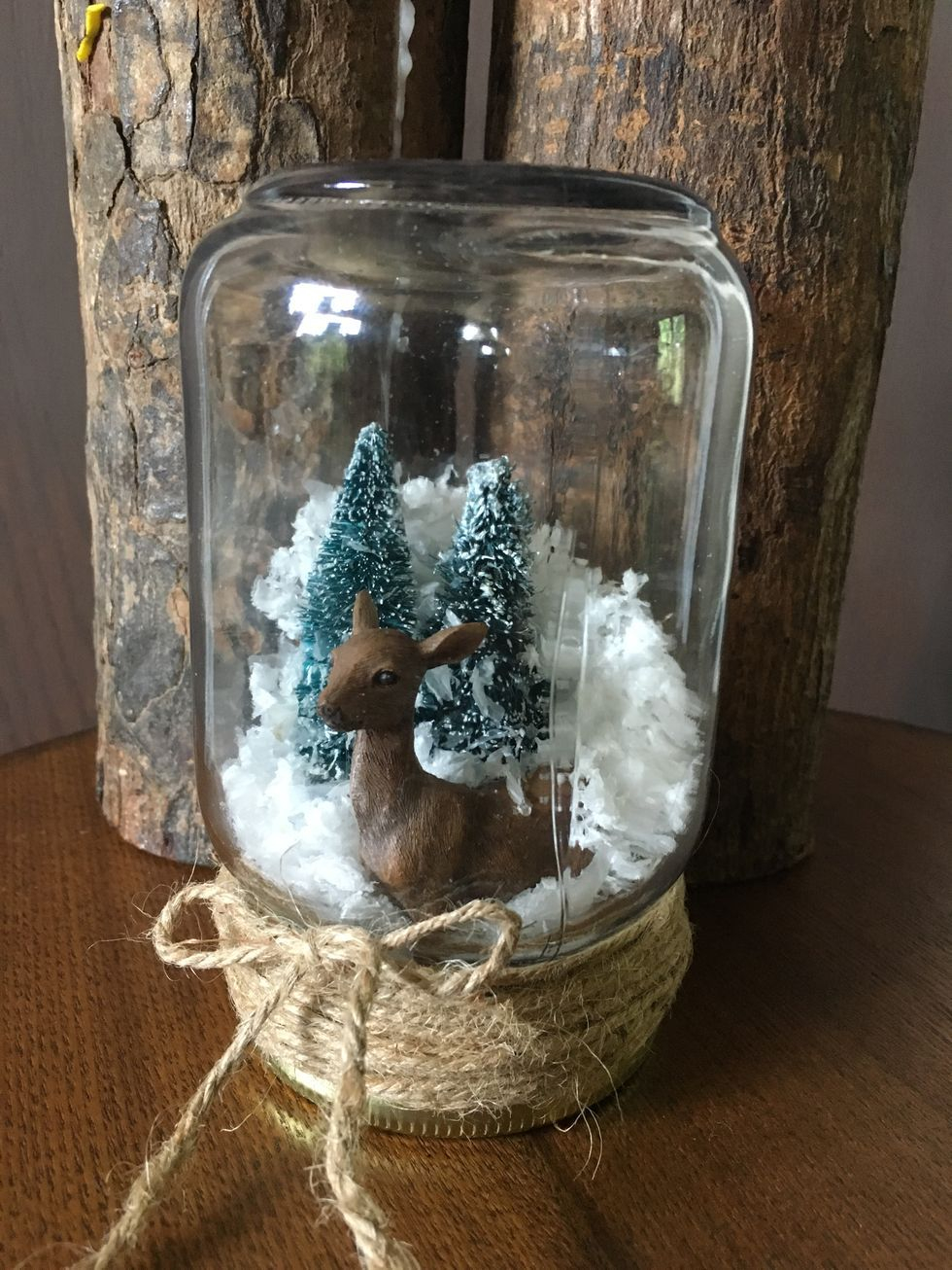 Creative-diy-snow-globe-mason-jars-ideas-26