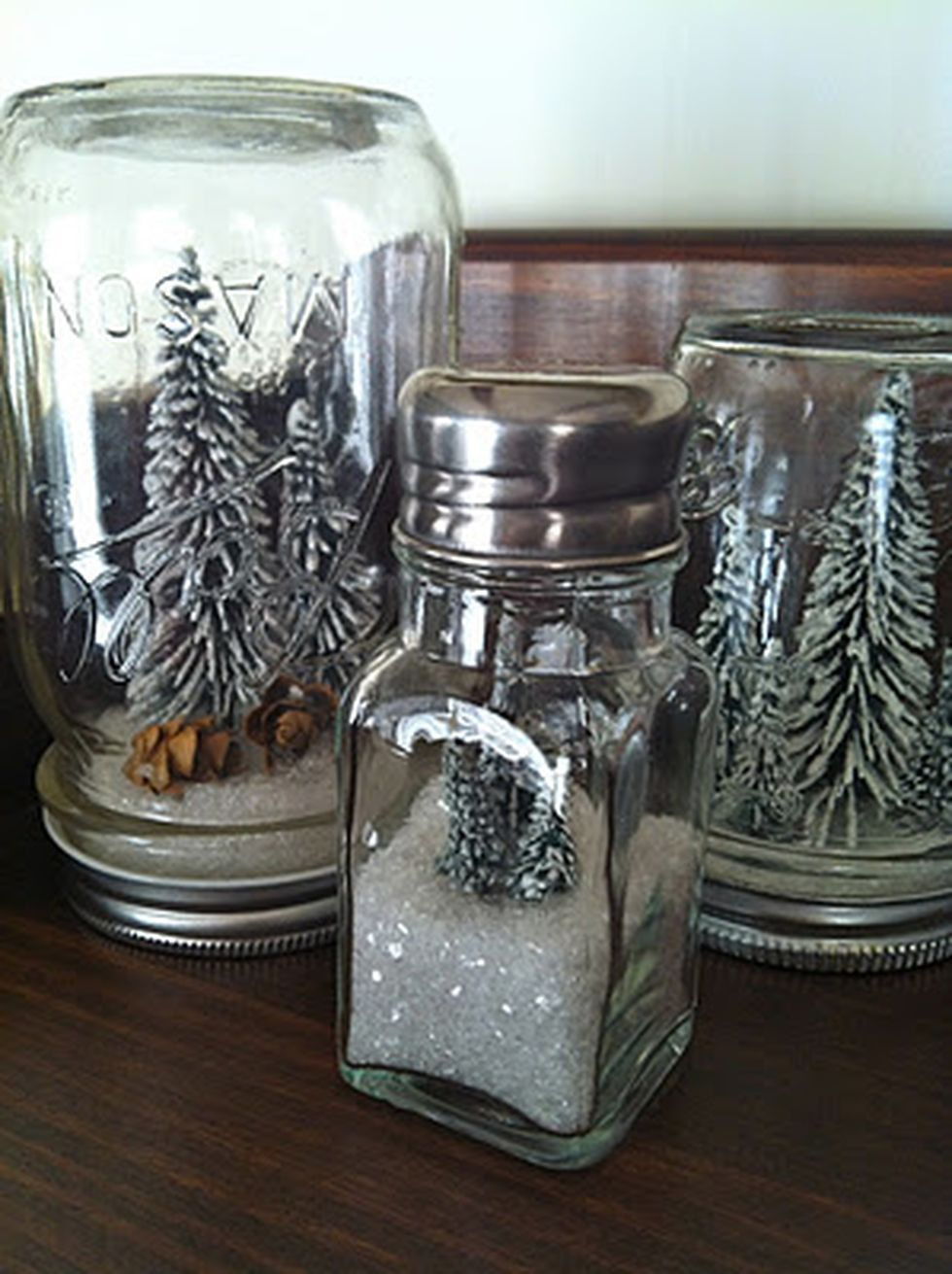 Creative-diy-snow-globe-mason-jars-ideas-60
