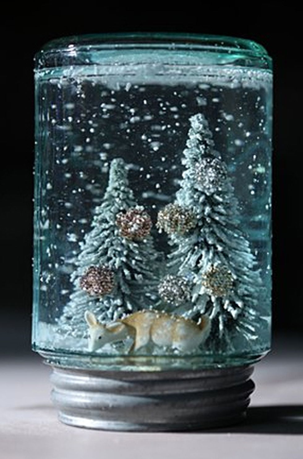 Creative-diy-snow-globe-mason-jars-ideas-62
