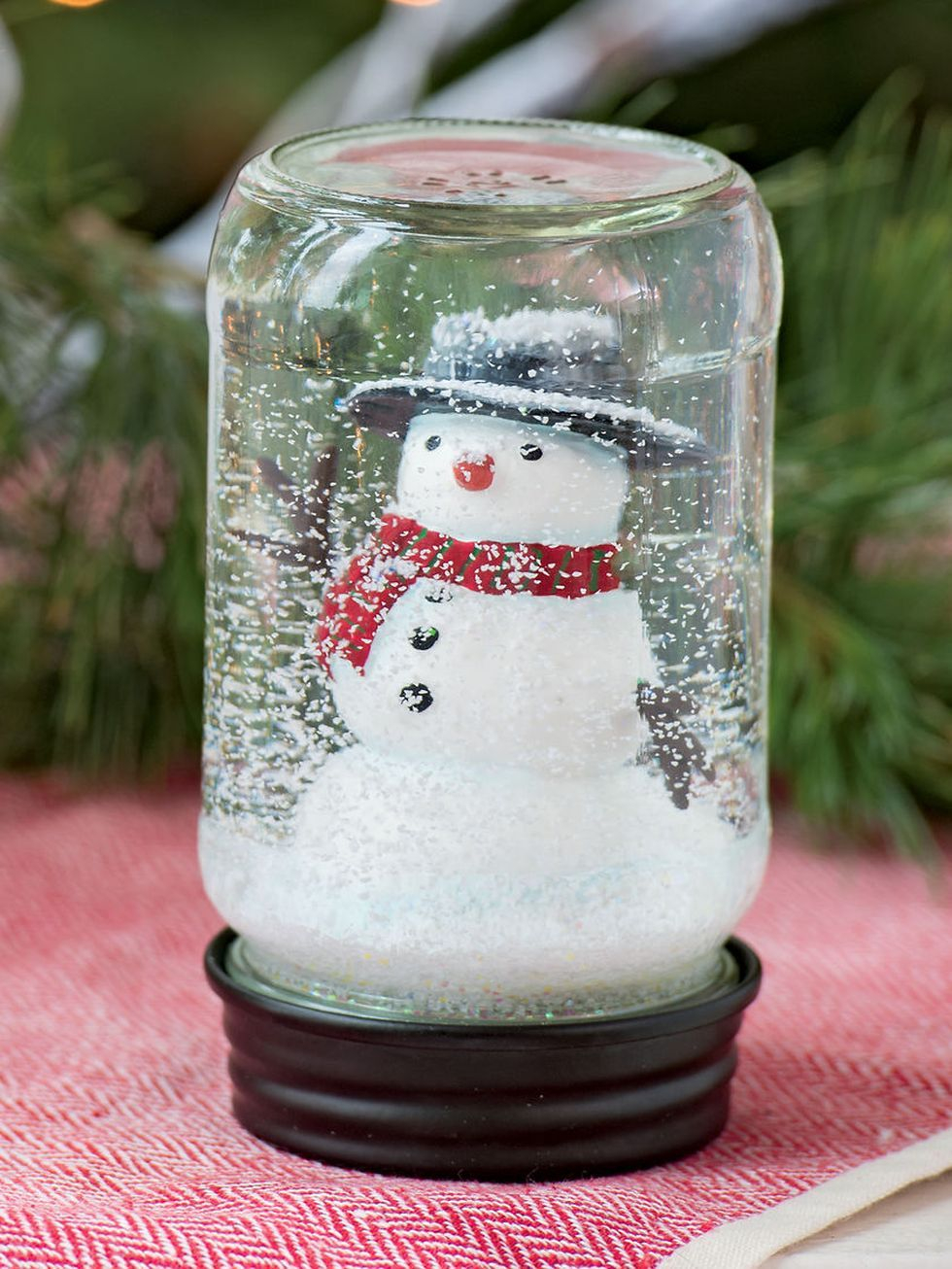 Creative-diy-snow-globe-mason-jars-ideas-69