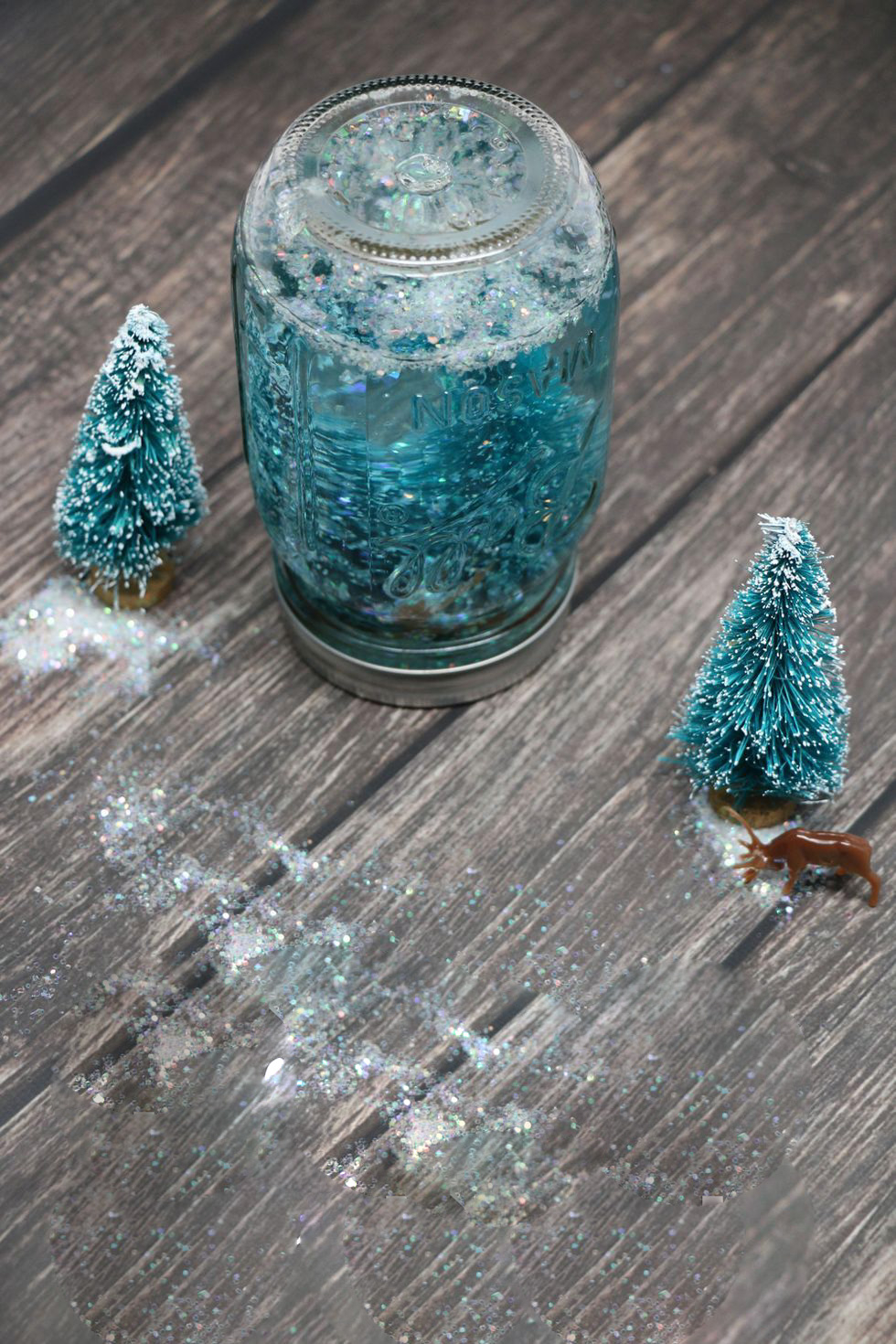 Creative-diy-snow-globe-mason-jars-ideas-6_edited
