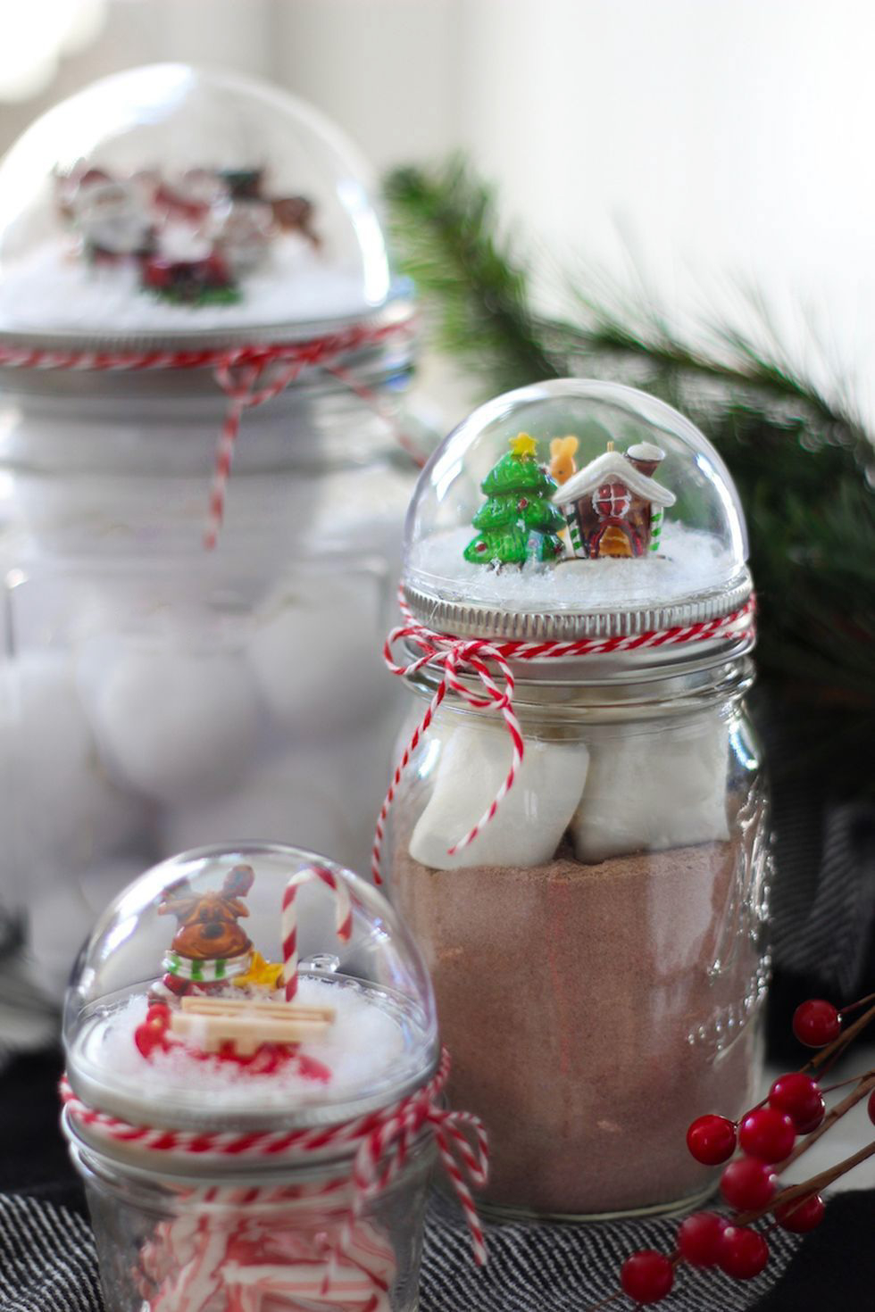 Creative-diy-snow-globe-mason-jars-ideas-7_edited