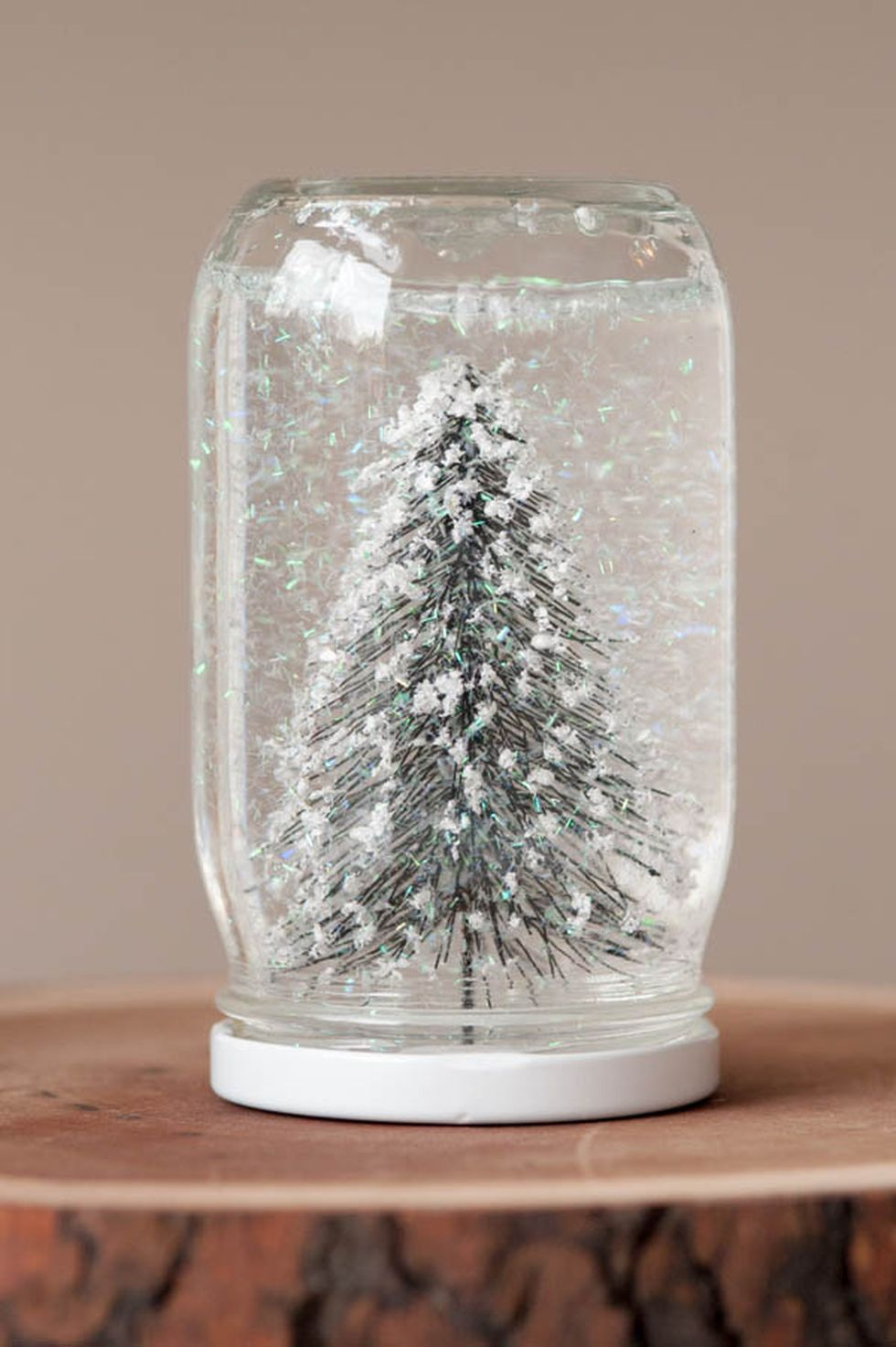 Creative-diy-snow-globe-mason-jars-ideas-80