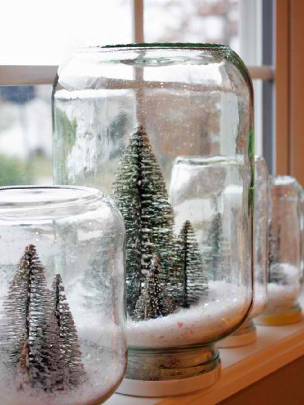 Creative-diy-snow-globe-mason-jars-ideas-81