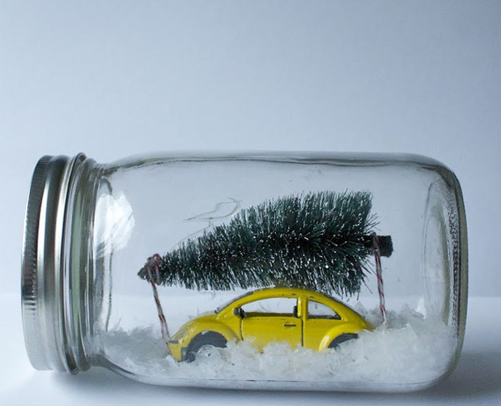 Creative-diy-snow-globe-mason-jars-ideas-83