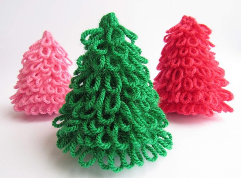 Crocheted-christmas-trees