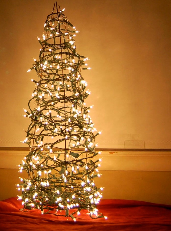 Diy-tomato-cage-christmas-tree