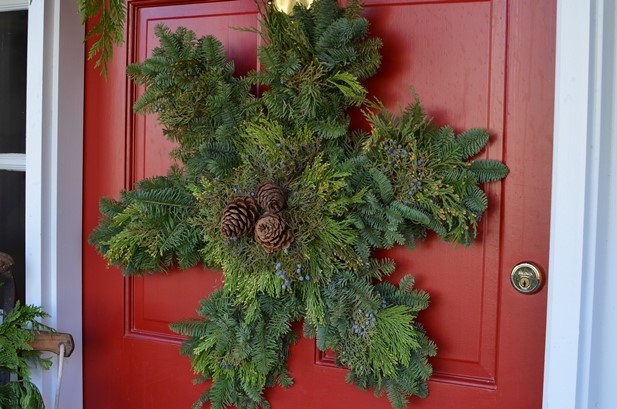 Decorating-the-porch-for-christmas-with-garland-sled-ice-skates-muff-and-snowflake-wreath-05