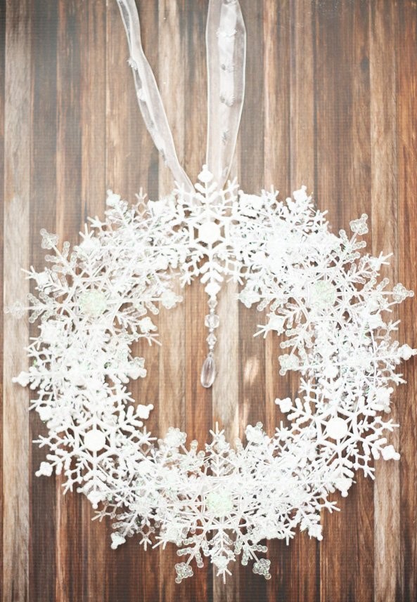 Dollar-tree-snowflake-wreath-lauras-crafty-life