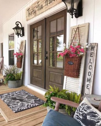 Farmhouse-style-porch-decorating-ideas-10-1-kindesign-768x956-1