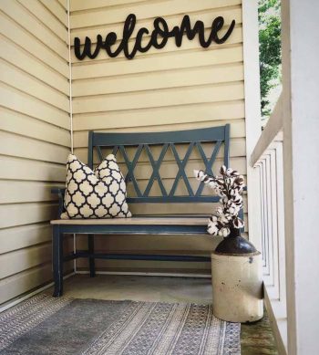 Farmhouse-style-porch-decorating-ideas-11-1-kindesign