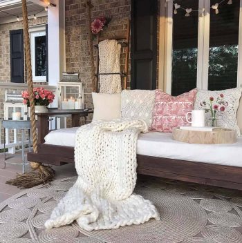 Farmhouse-style-porch-decorating-ideas-22-1-kindesign