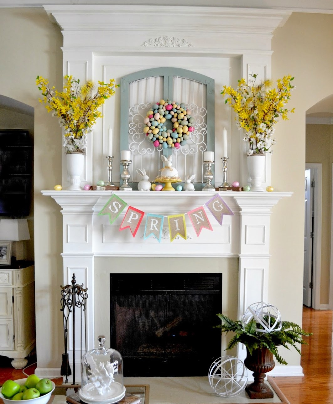 Glorious-wreath-and-neutral-frame