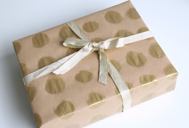 Gold-spotty-gift-wrap-ideas-660x449-1