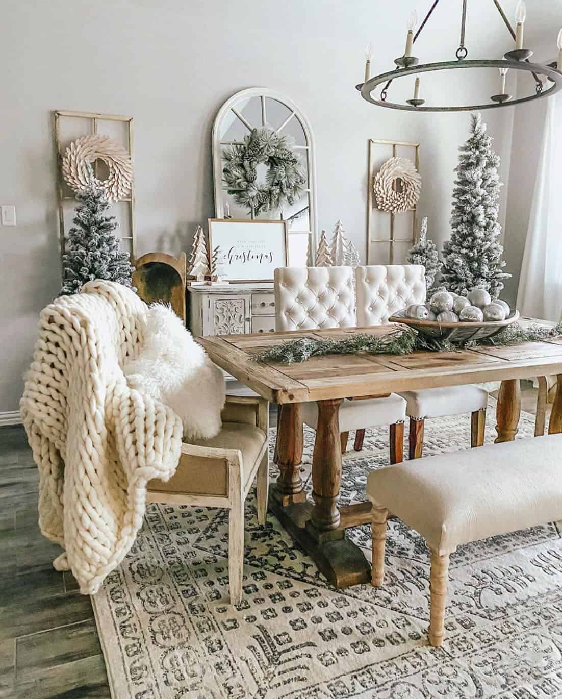 Gorgeous-christmas-table-setting-ideas-23-1-kindesign
