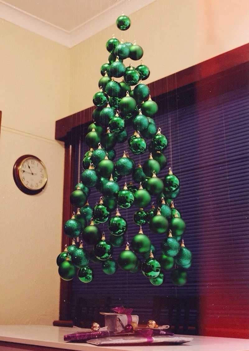 Hanging-christmas-tree-mobile