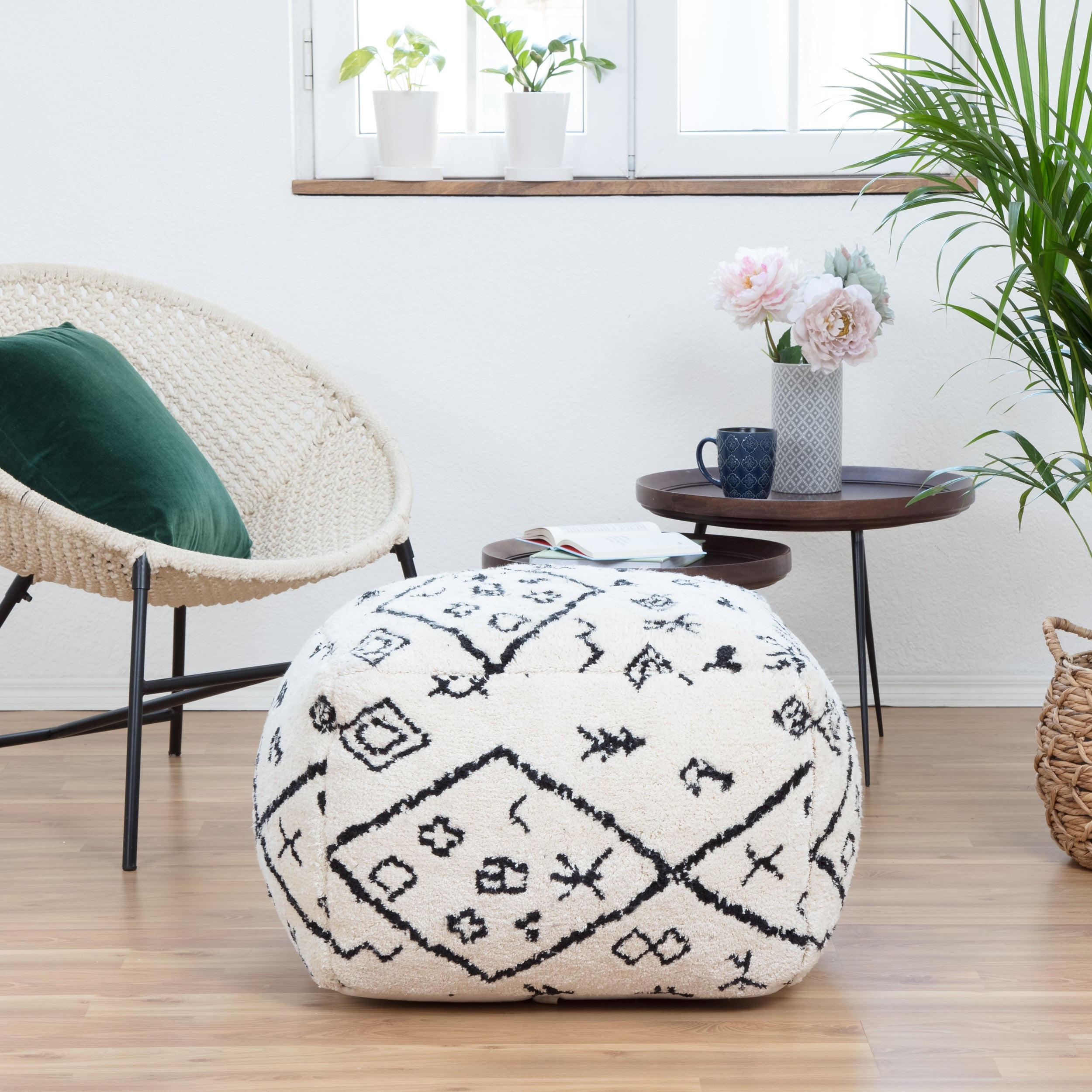 Menes-22_-x-22_-x-16_-black-&-ivory-pouf