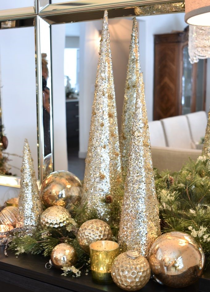 Silver-and-gold-glam-christmas-centerpiece-2-685x1024-1