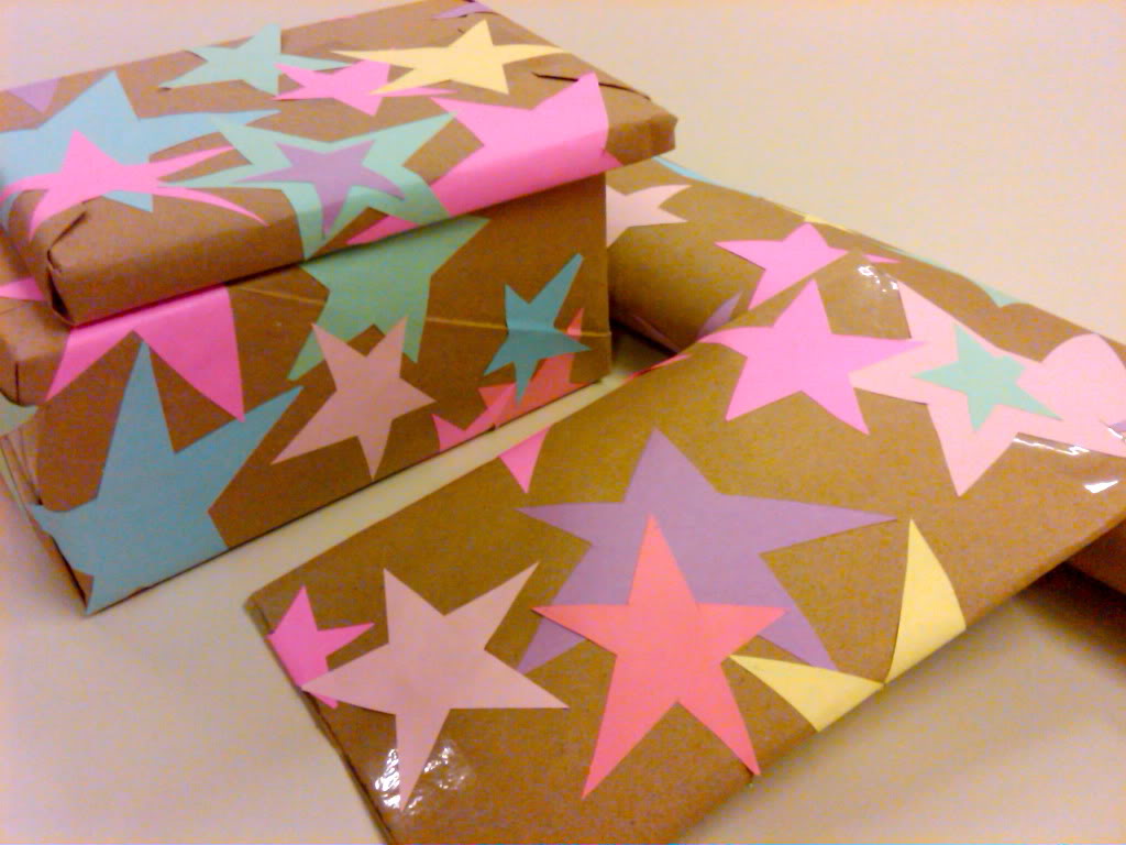 Star-wrapping-paper-diy