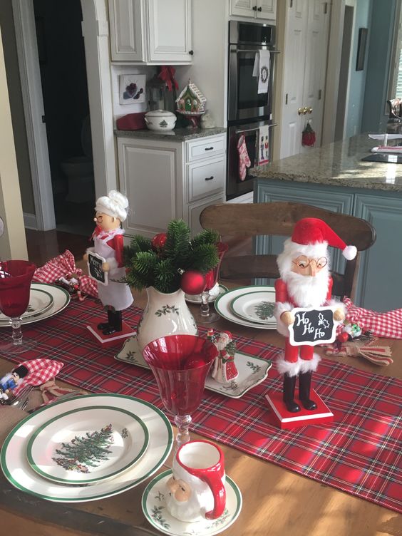 Tartan-table-runner-with-santa