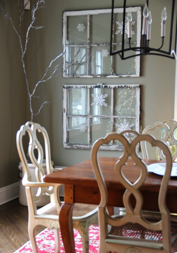 Winter-snowflake-window-decorating-idea