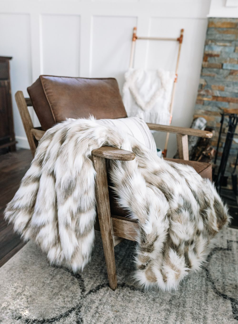 Winter-throw-blankets-via-thediymommy_edited